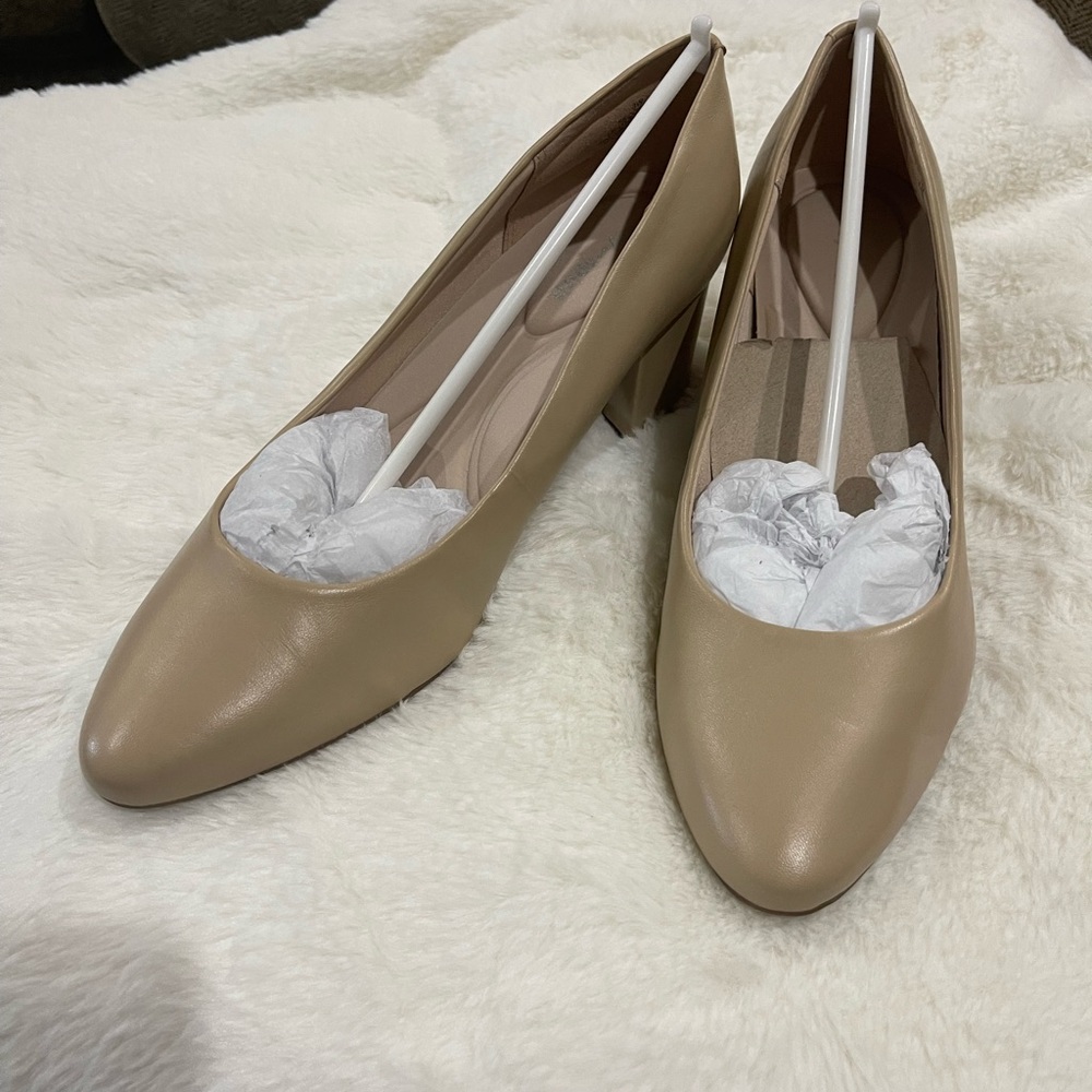 Easy Spirit Cosma Pumps - Picture 2 of 6